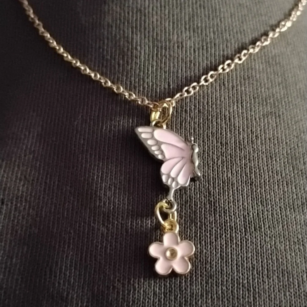 Elegant Gold Butterfly and Flower Necklace - Picture 3 of 3